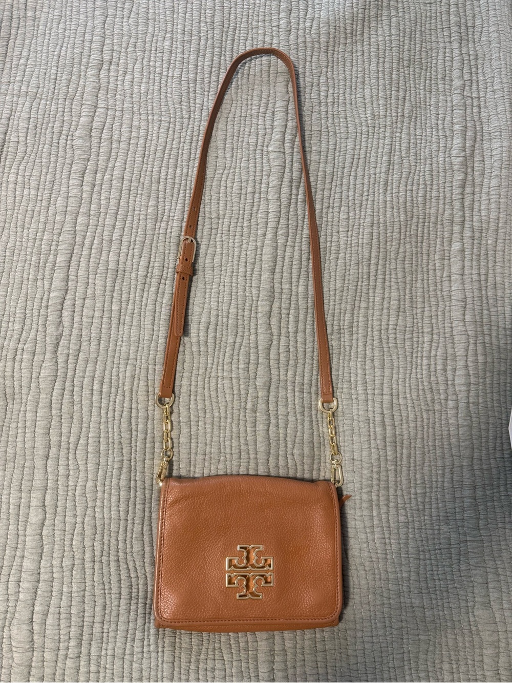 Tory Burch Britten Pebbled Leather Crossbody with Gold Logo - Picture 2 of 6